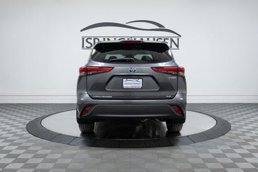 2022 Toyota Highlander Hybrid XLE