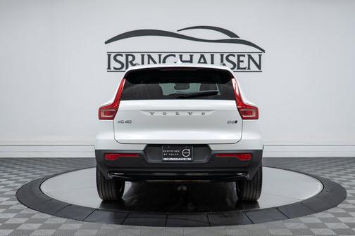 2024 Volvo XC40 Core Dark Theme