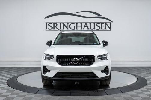 2024 Volvo XC40 Core Dark Theme