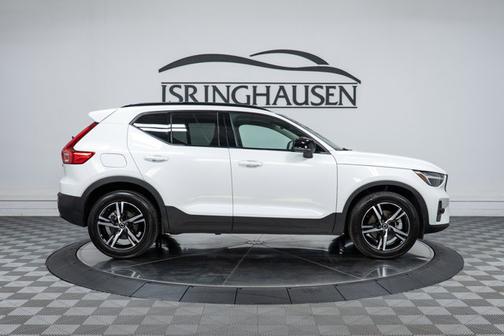 2024 Volvo XC40 Core Dark Theme