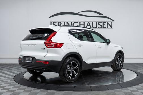 2024 Volvo XC40 Core Dark Theme