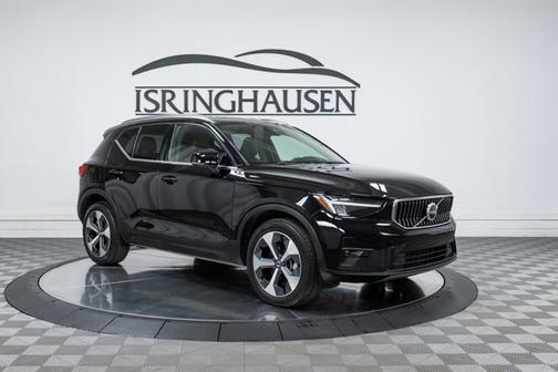 2023 Volvo XC40 Plus Bright Theme