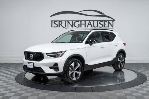 2026 Volvo XC40 Core