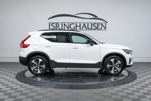 2026 Volvo XC40 Core