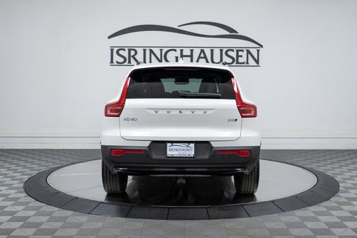 2026 Volvo XC40 Core