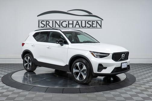 2026 Volvo XC40 Core
