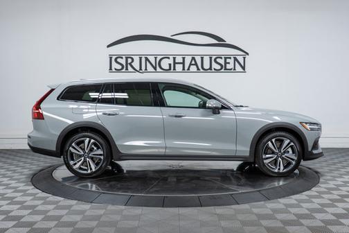 2026 Volvo V60 Cross Country Plus