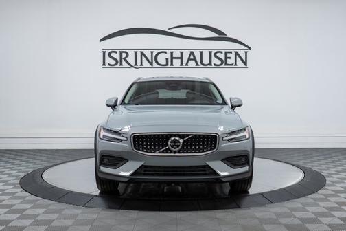 2026 Volvo V60 Cross Country Plus