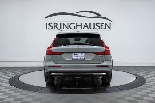 2026 Volvo V60 Cross Country Plus