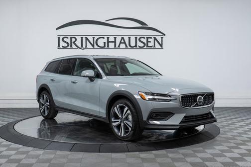 2026 Volvo V60 Cross Country Plus