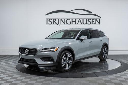 2026 Volvo V60 Cross Country Plus