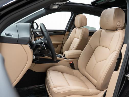 Jet Black Metallic 2026 Porsche Macan