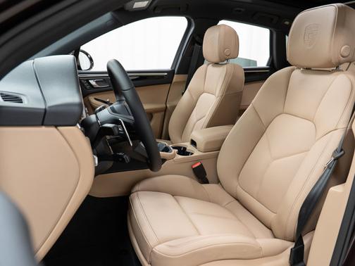 Copper Ruby Metallic 2026 Porsche Macan