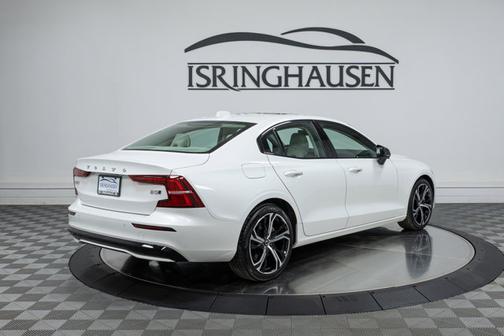 2024 Volvo S60 Core Dark Theme