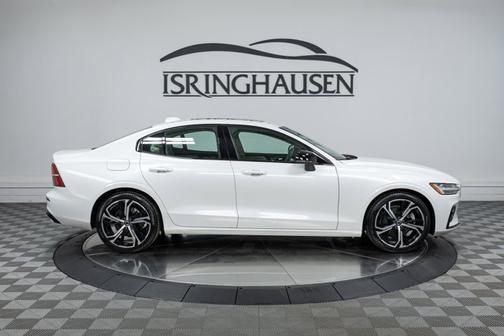 2024 Volvo S60 Core Dark Theme
