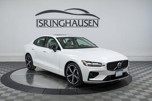 2024 Volvo S60 Core Dark Theme