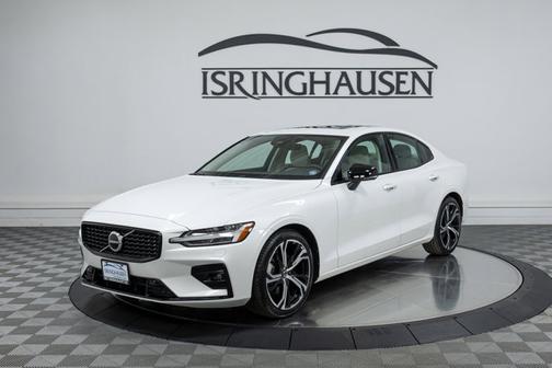 2024 Volvo S60 Core Dark Theme