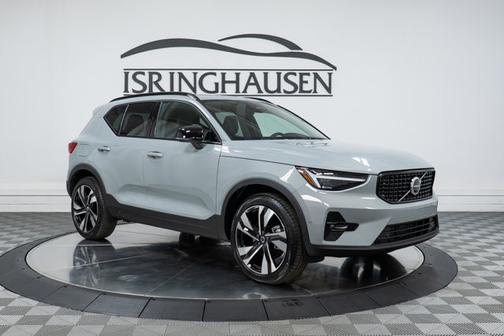 2025 Volvo XC40 Plus Dark Theme