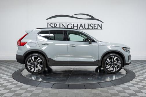 2025 Volvo XC40 Plus Dark Theme