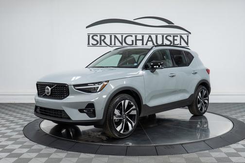 2025 Volvo XC40 Plus Dark Theme