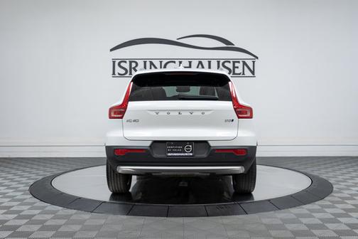 2025 Volvo XC40 Core Bright Theme