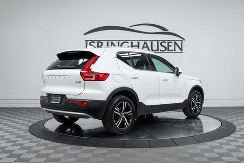 2025 Volvo XC40 Core Bright Theme