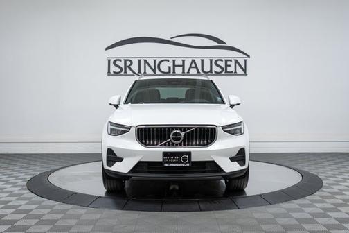 2025 Volvo XC40 Core Bright Theme