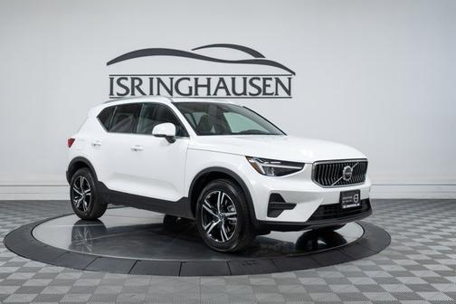 2025 Volvo XC40 Core Bright Theme