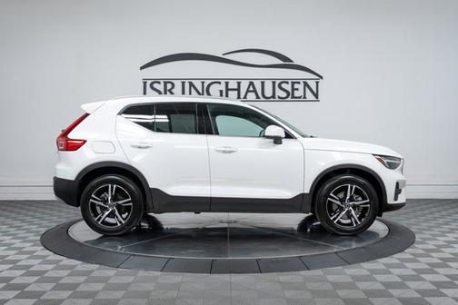 2025 Volvo XC40 Core Bright Theme