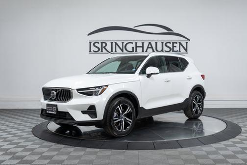 2025 Volvo XC40 Core Bright Theme