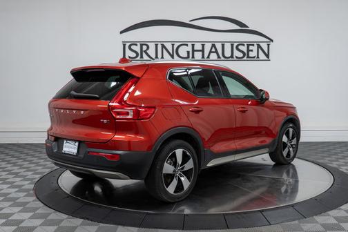 2021 Volvo XC40 Momentum