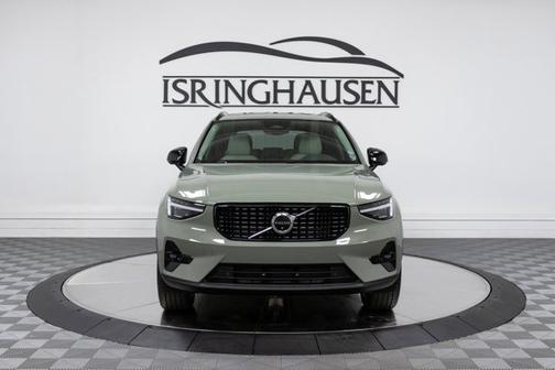 2025 Volvo XC40 Plus Dark Theme