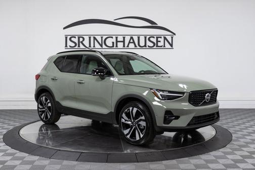 2025 Volvo XC40 Plus Dark Theme