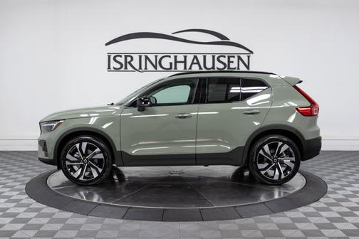 2025 Volvo XC40 Plus Dark Theme