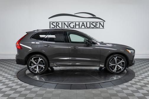 2023 Volvo XC60 Recharge Plug-In Hybrid Ultimate Dark Theme