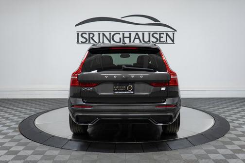 2023 Volvo XC60 Recharge Plug-In Hybrid Ultimate Dark Theme