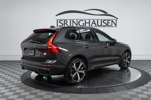 2023 Volvo XC60 Recharge Plug-In Hybrid Ultimate Dark Theme