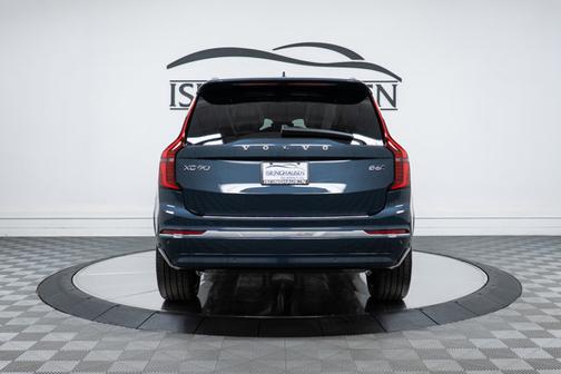 2026 Volvo XC90 Plus