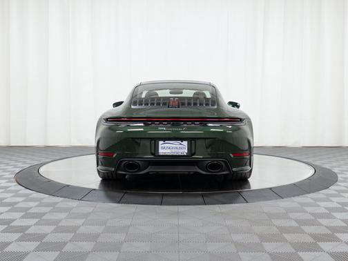 Oak Green Metallic Neo 2026 Porsche 911 Carrera T