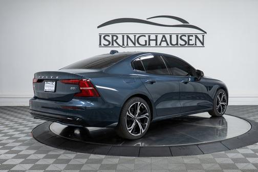 2024 Volvo S60 Plus Dark Theme