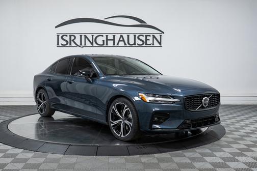 2024 Volvo S60 Plus Dark Theme