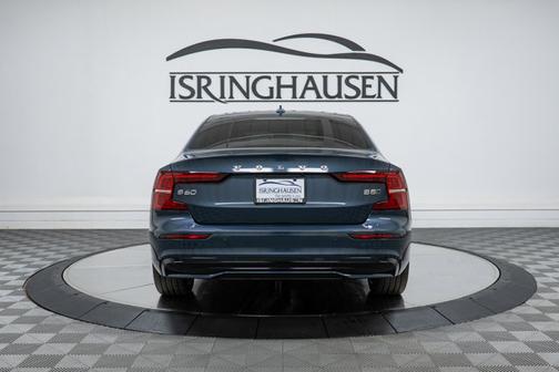 2024 Volvo S60 Plus Dark Theme
