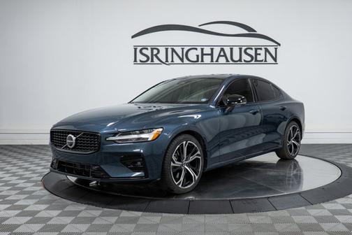 2024 Volvo S60 Plus Dark Theme