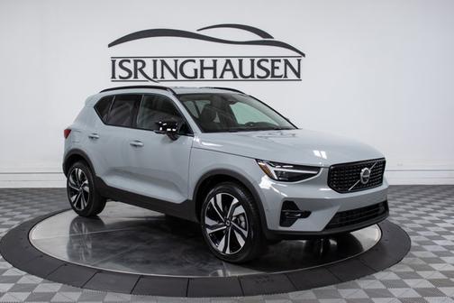 2025 Volvo XC40 Plus Dark Theme