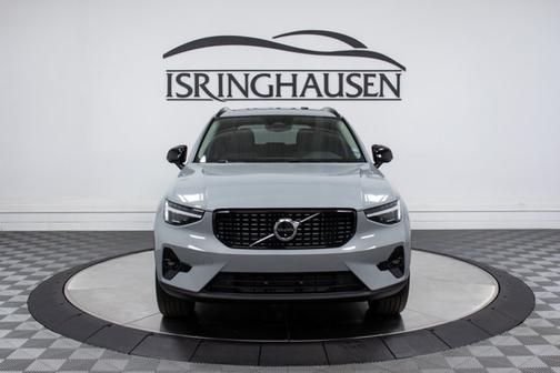 2025 Volvo XC40 Plus Dark Theme