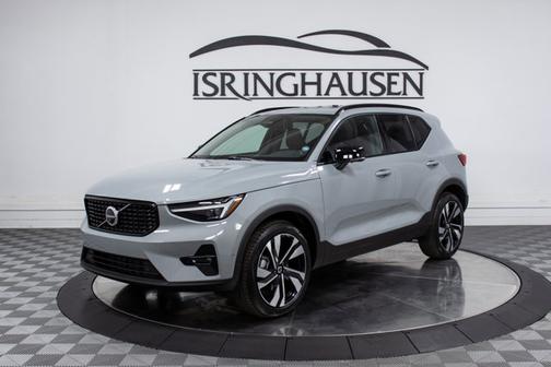 2025 Volvo XC40 Plus Dark Theme