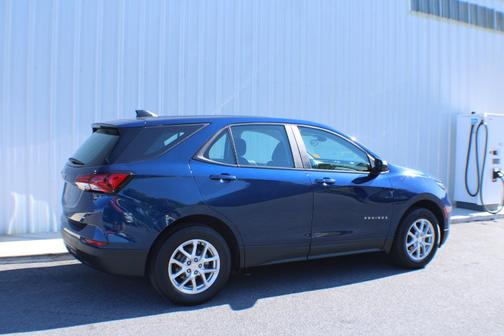 Blue Glow Metallic 2022 Chevrolet Equinox LS