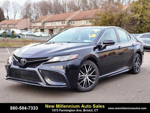 Midnight Black Metallic 2021 Toyota Camry SE