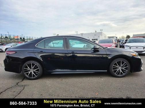 Midnight Black Metallic 2021 Toyota Camry SE