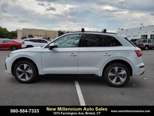Glacier White Metallic 2025 Audi Q5 40 Premium